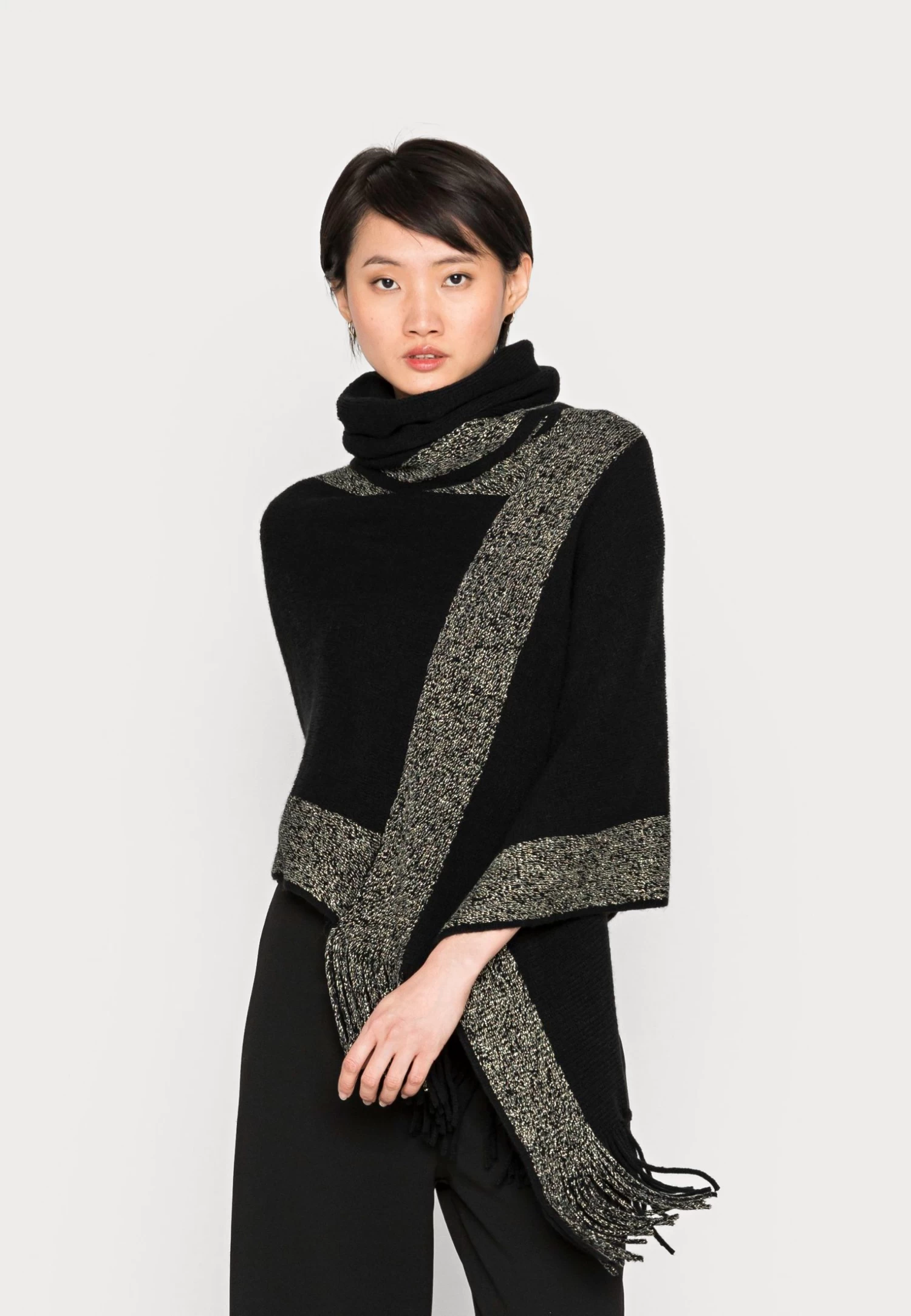 Anna Field Poncho - Black / Gold